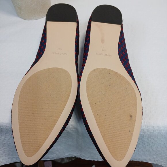 WOMENS NINE WEST SPEAK UP FLATS, NAVY WITH RED DOTS, SIZE 9 - Picture 4 of 9